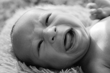 Warum Babys beim Ausscheiden weinen – häufige Gründe und sanfte Hilfe