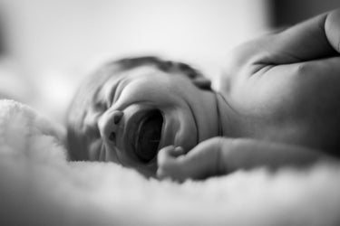 Baby hat Bauchweh und drückt – was hilft wirklich?