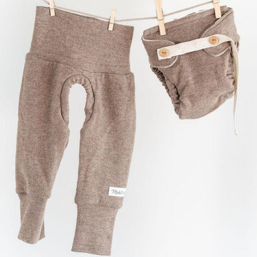 Abhaltehose und Abhaltewindel von Mata Origin im Vergleich