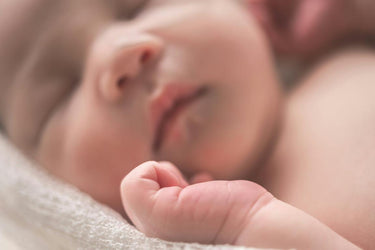 Baby 0–3 Monate: Signale erkennen beim Abhalten
