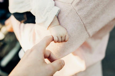 Baby 7–12 Monate: Neue Signale beim Abhalten erkennen