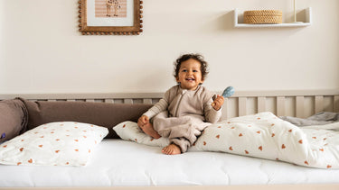 Sicher schlafen im Bodenbett: Was dein Kind beim Umstieg wirklich braucht